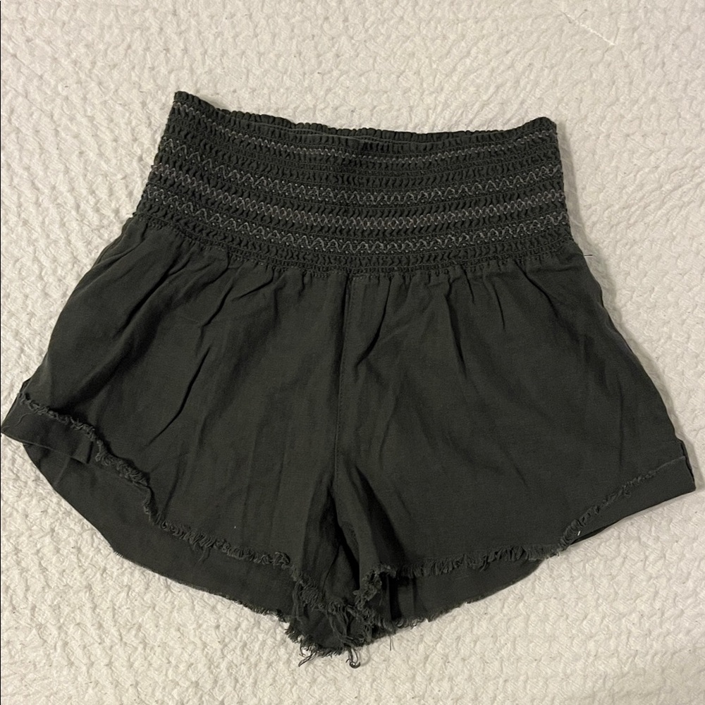 Rewash Army Green High-Waist Smocked Women’s Shorts - NWOT